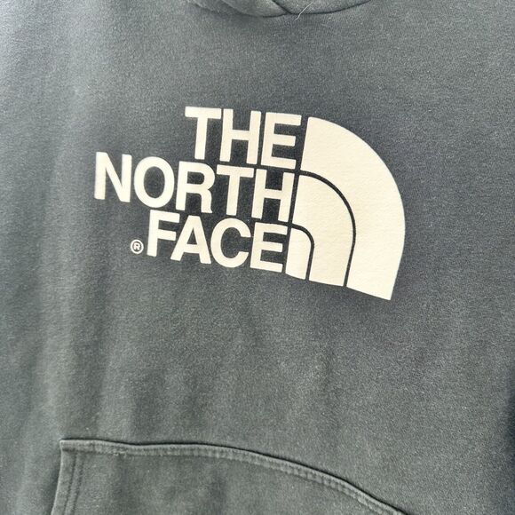 The North Face Hoodie Womens Medium Short RUNS PETITE Outdoors Black Pullover - Picture 4 of 7